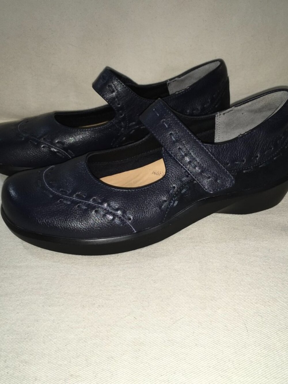 NWOT Ziera Gummibear Navy Leather Mary Jane Shoe
